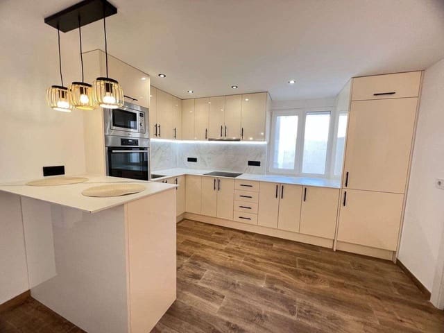 3 chambre Appartement à vendre à Centro, Torrevieja - 250 000 € (Ref: 9449598)