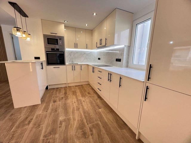 3 chambre Appartement à vendre à Centro, Torrevieja - 250 000 € (Ref: 9449598)