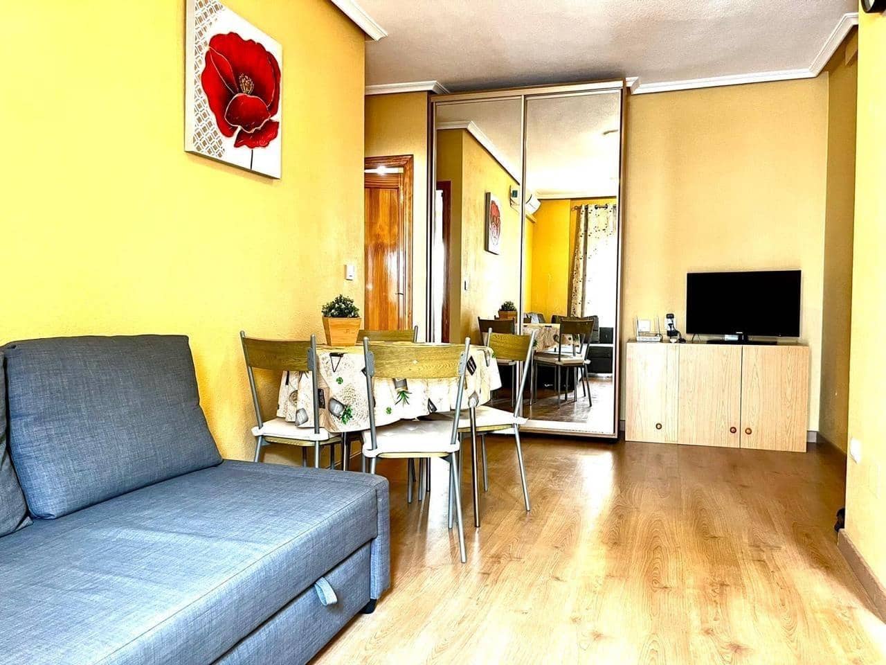 Apartamento de 2 habitaciones en Torrevieja en alquiler con piscina - 650 € (Ref: 9462511)