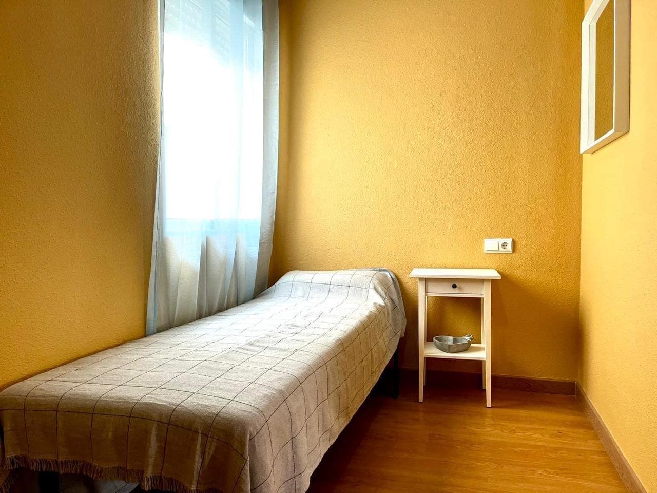 Apartamento de 2 habitaciones en Torrevieja en alquiler con piscina - 650 € (Ref: 9462511)