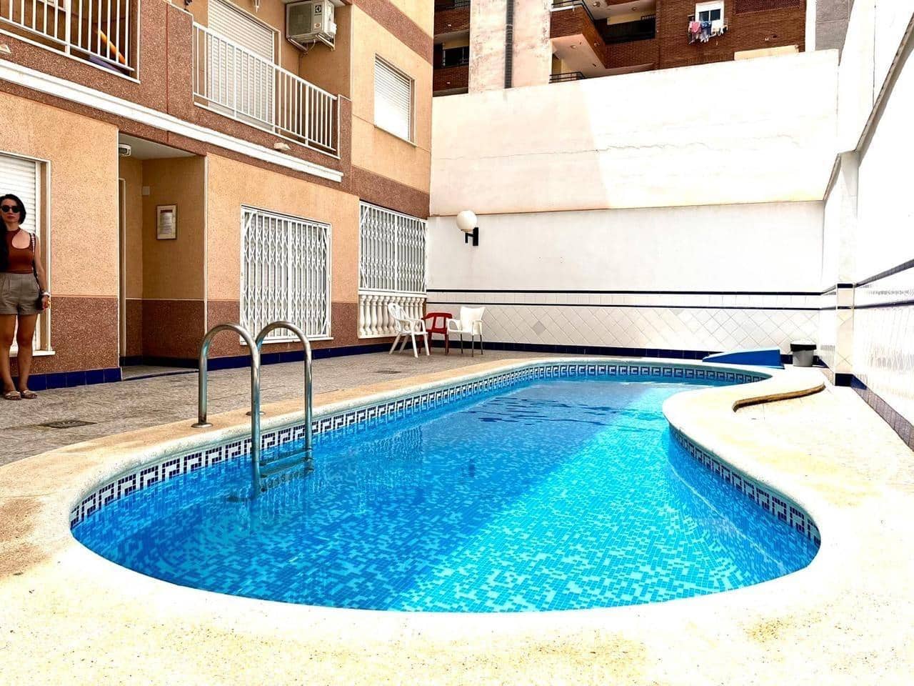 Apartamento de 2 habitaciones en Torrevieja en alquiler con piscina - 650 € (Ref: 9462511)