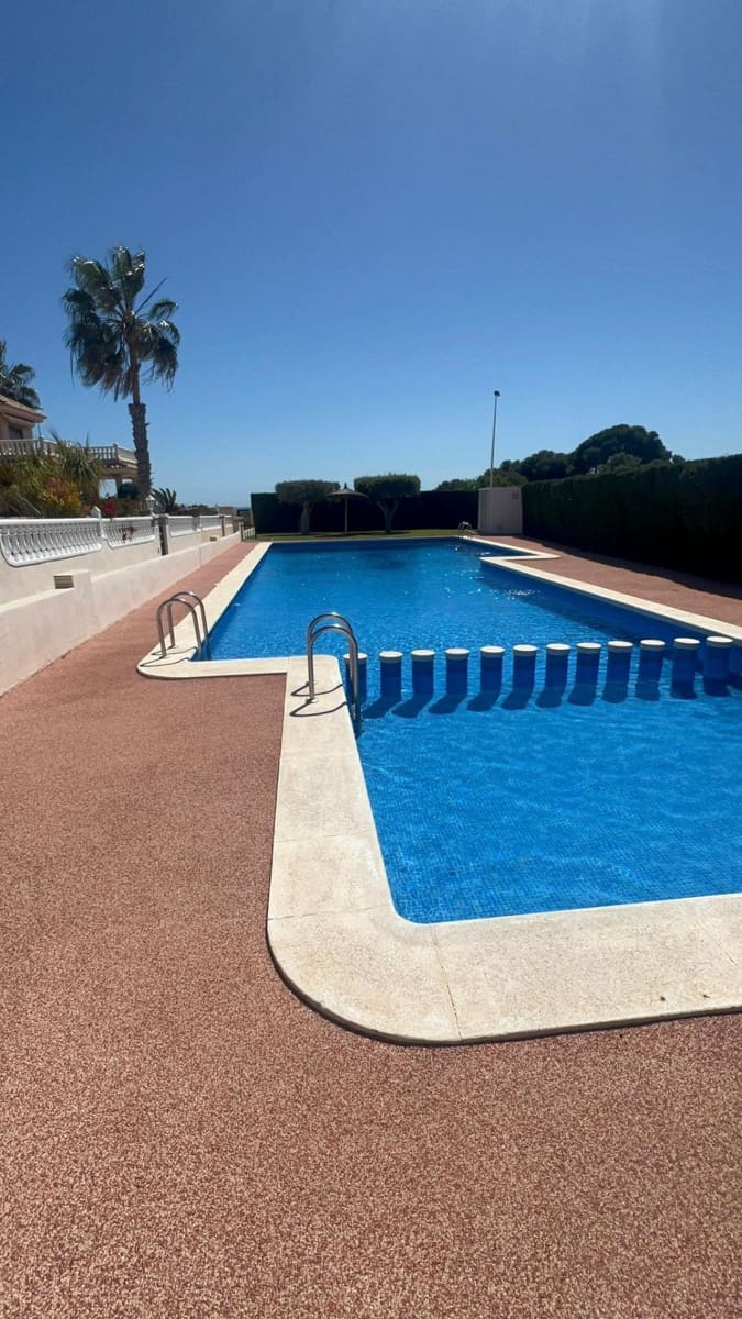 2 slaapkamer Rijtjeshuis voor vakantieverhuur in Los Dolses met zwembad - € 350 (Ref: 9485324)