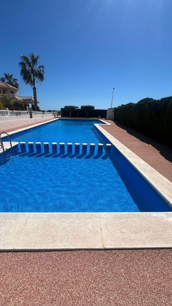 2 slaapkamer Rijtjeshuis voor vakantieverhuur in Los Dolses met zwembad - € 350 (Ref: 9485324)