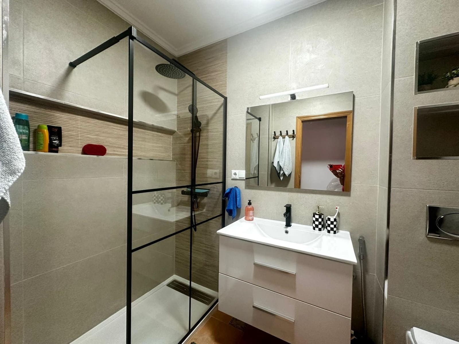 2 slaapkamer Rijtjeshuis voor vakantieverhuur in Los Dolses met zwembad - € 350 (Ref: 9485324)