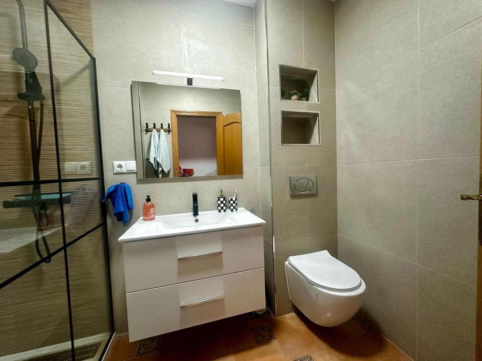 2 slaapkamer Rijtjeshuis voor vakantieverhuur in Los Dolses met zwembad - € 350 (Ref: 9485324)