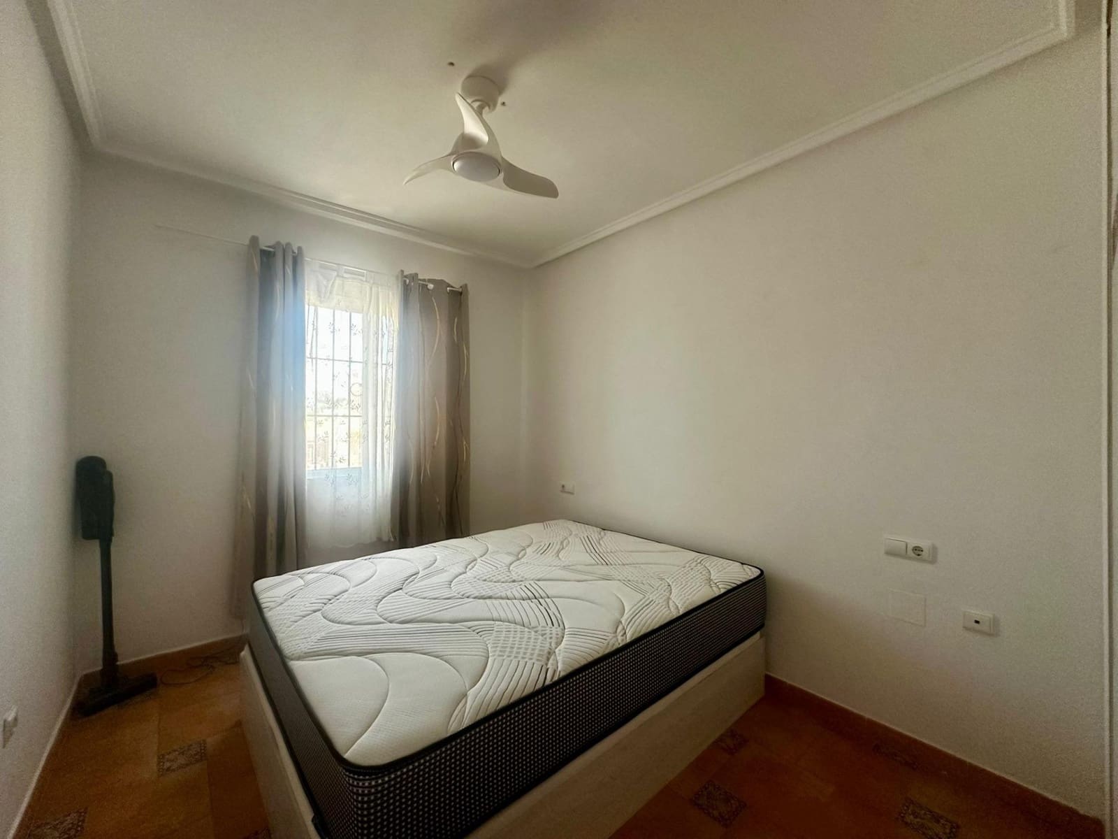 2 slaapkamer Rijtjeshuis voor vakantieverhuur in Los Dolses met zwembad - € 350 (Ref: 9485324)