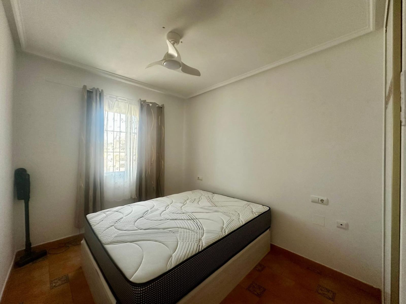 2 slaapkamer Rijtjeshuis voor vakantieverhuur in Los Dolses met zwembad - € 350 (Ref: 9485324)