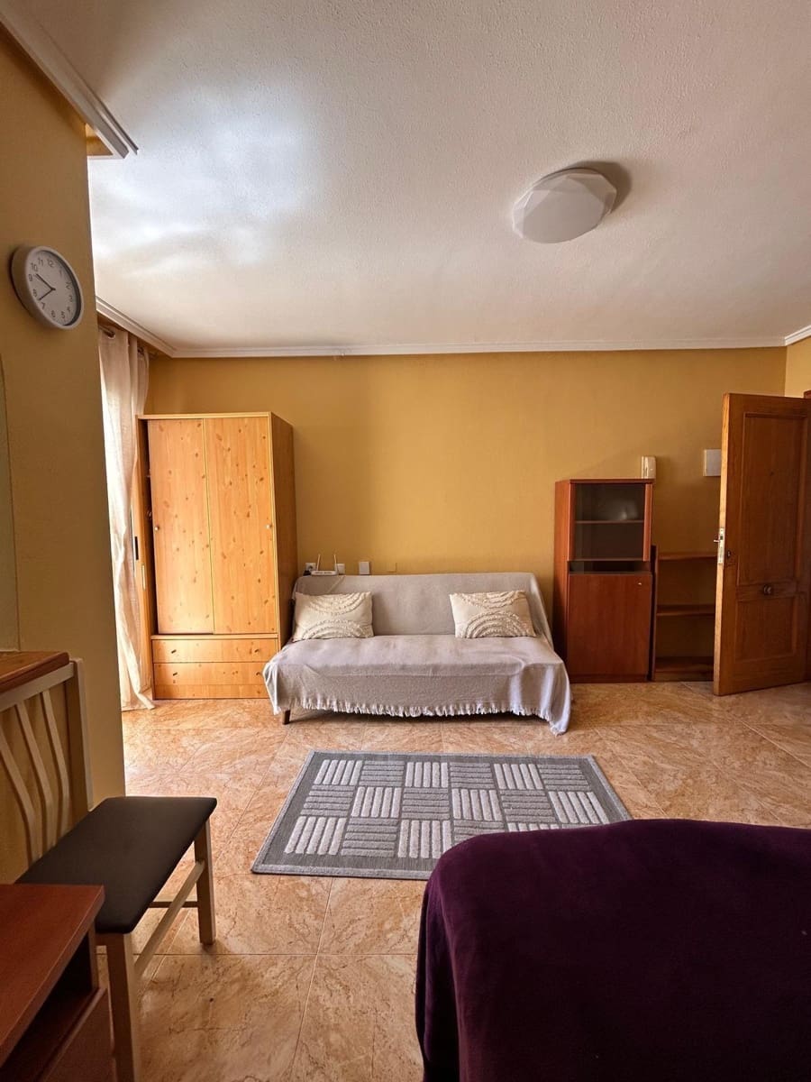 Studio for sale in Torrevieja with pool - € 84,900 (Ref: 9520861)