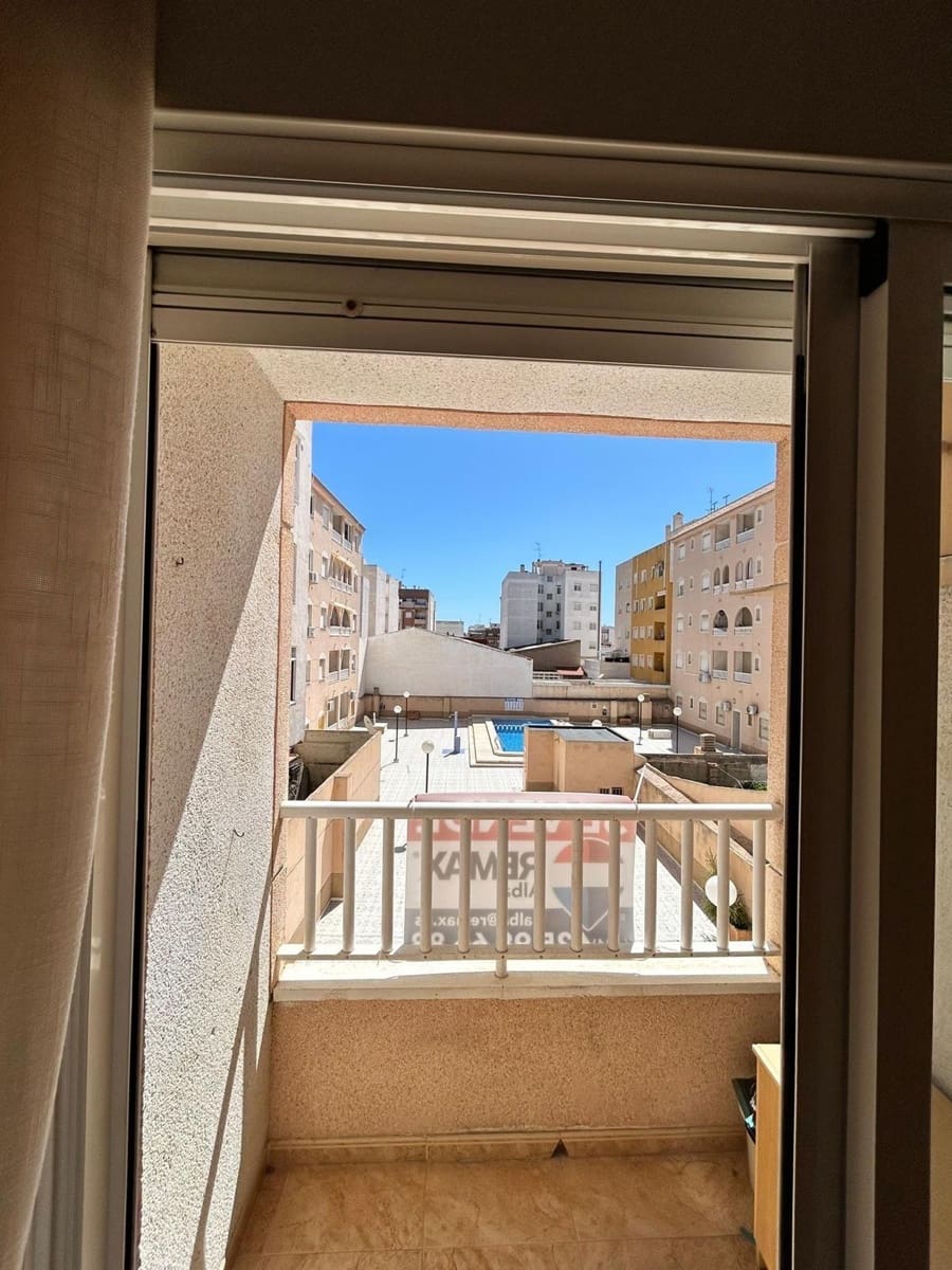 Studio for sale in Torrevieja with pool - € 84,900 (Ref: 9520861)