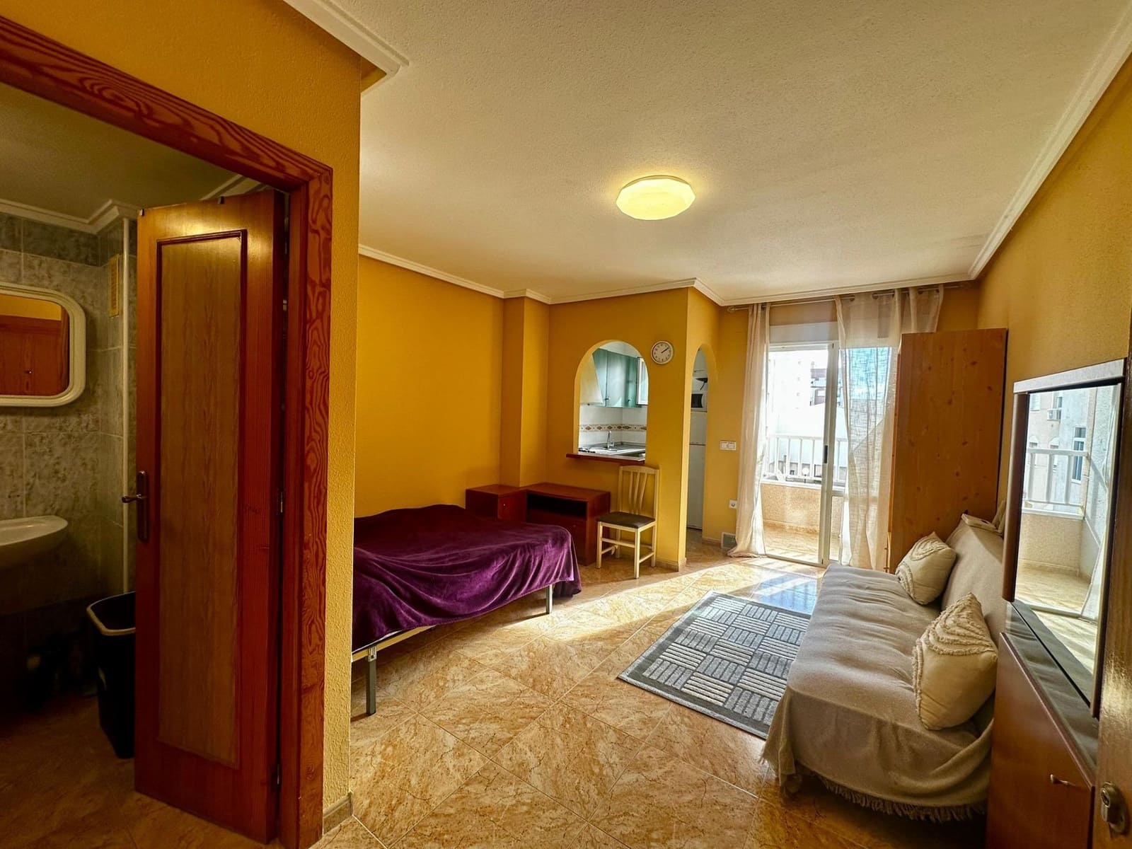 Studio for sale in Torrevieja with pool - € 84,900 (Ref: 9520861)