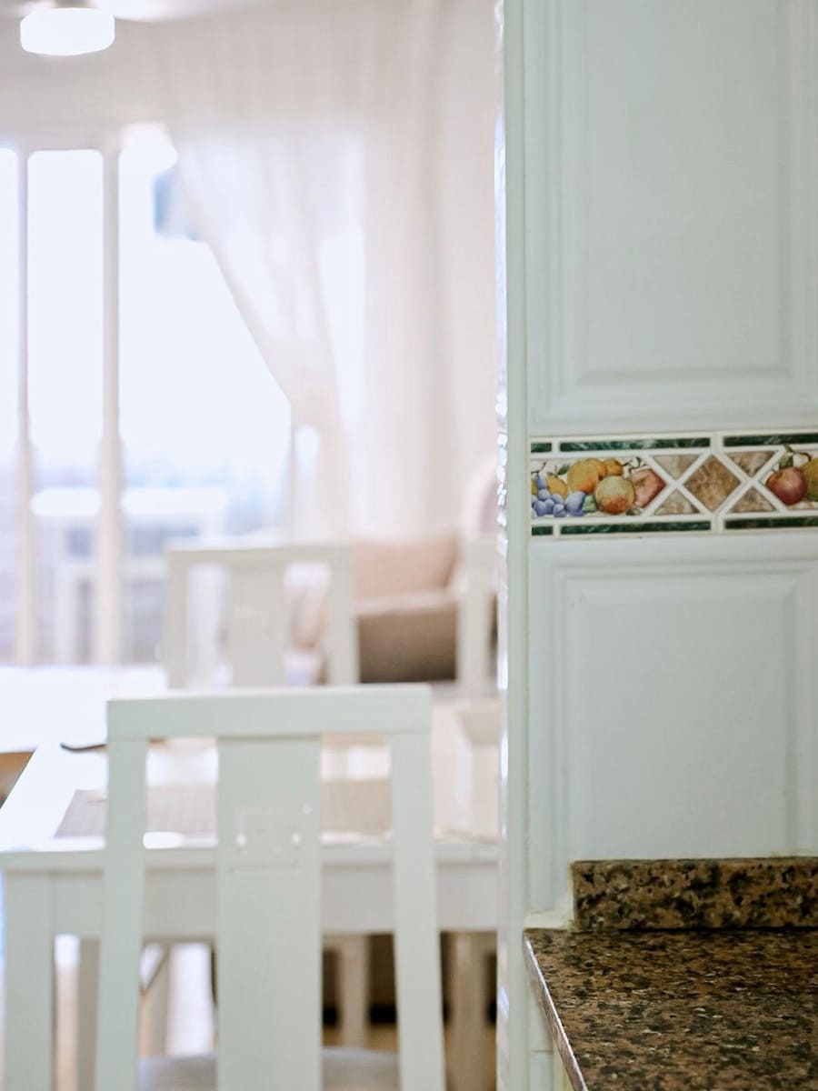 Appartement de 2 chambres à louer à Torrevieja - 700 € (Ref: 9528014)