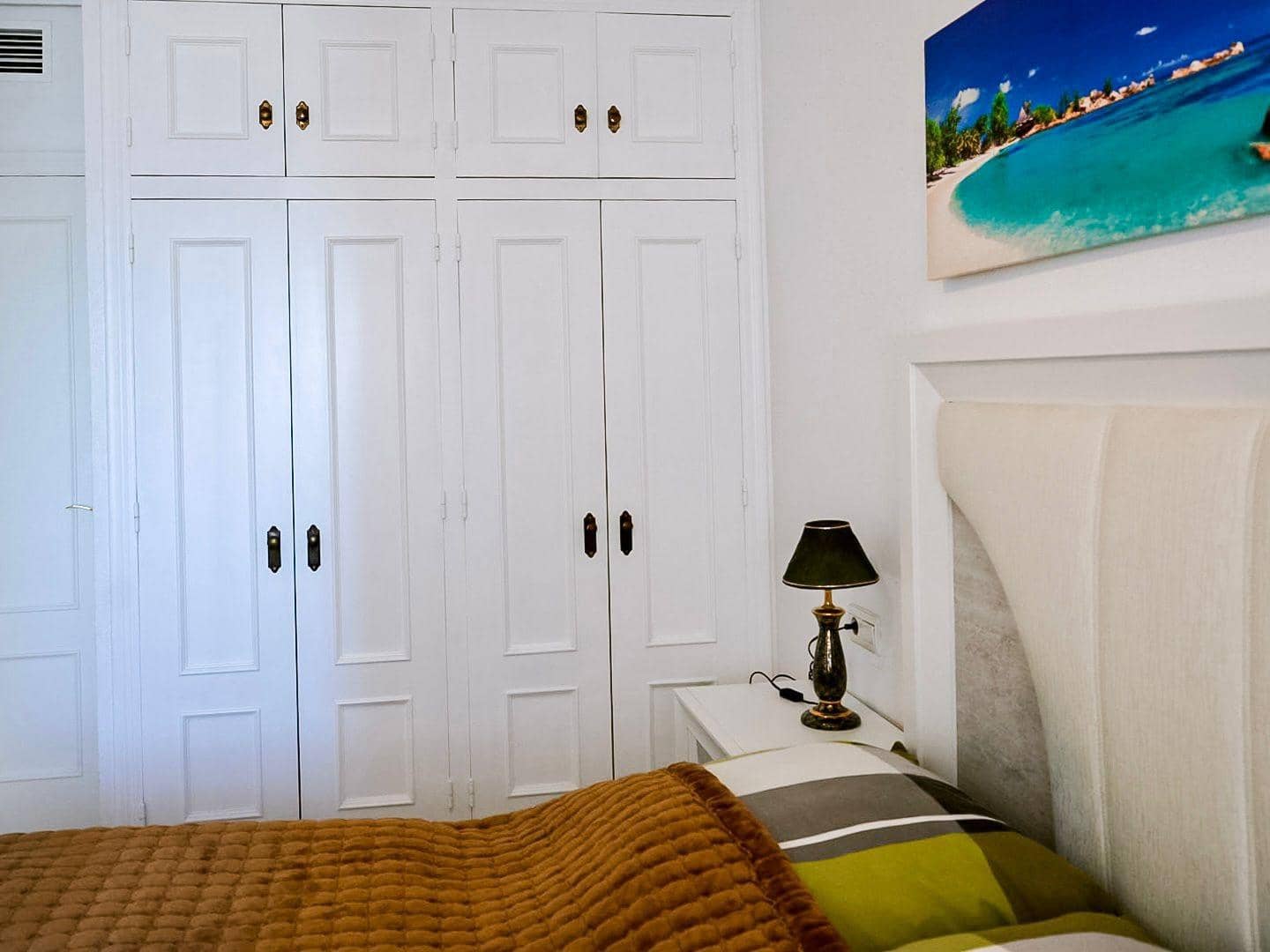 Appartement de 2 chambres à louer à Torrevieja - 700 € (Ref: 9528014)