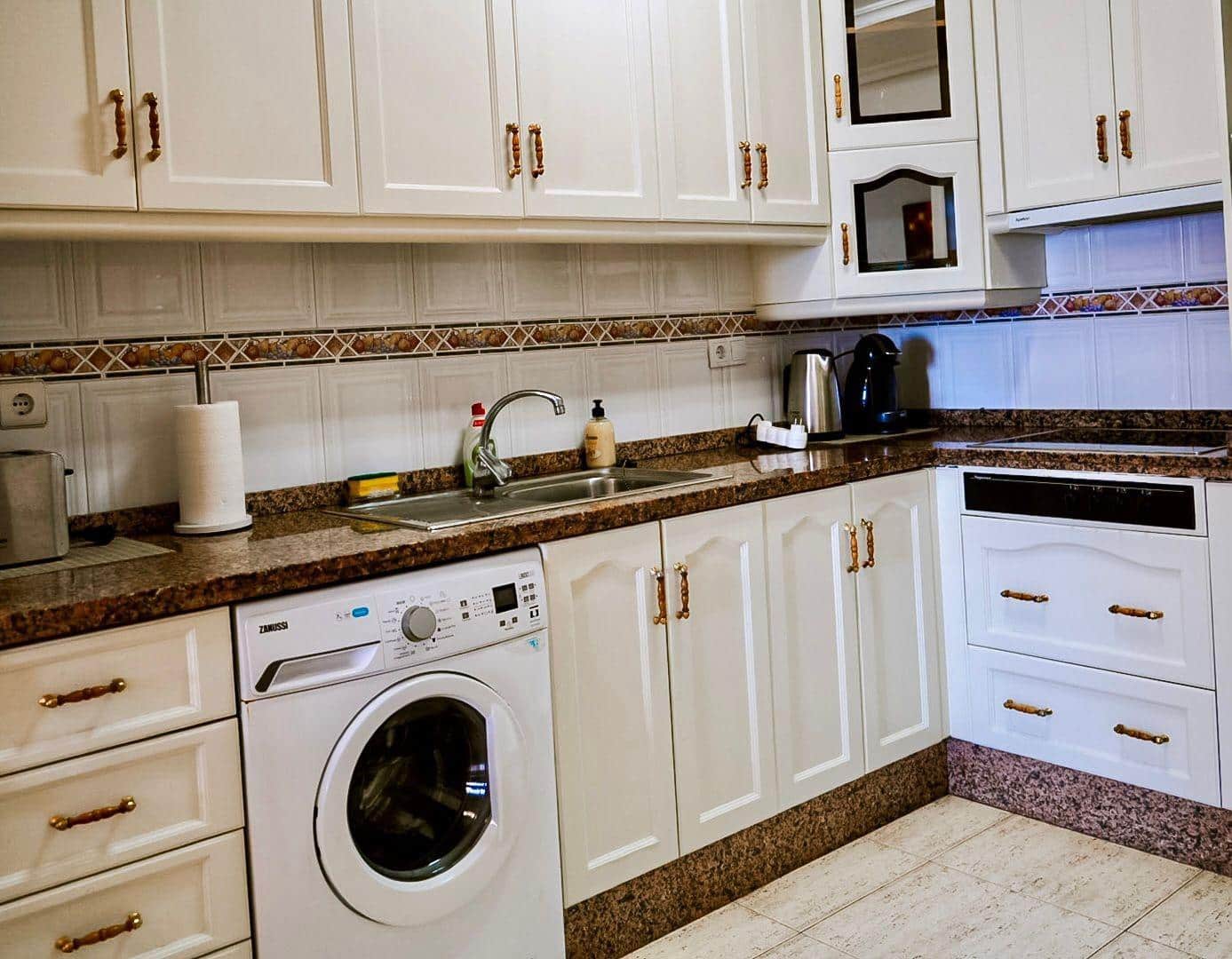 Appartement de 2 chambres à louer à Torrevieja - 700 € (Ref: 9528014)