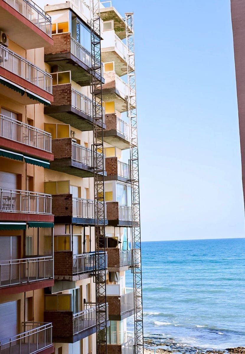 Appartement de 2 chambres à louer à Torrevieja - 700 € (Ref: 9528014)