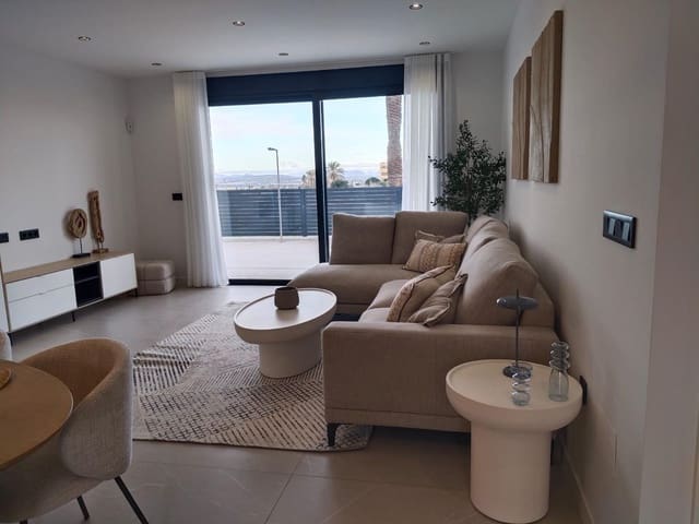 3 makuuhuone Huvila myytävänä paikassa Aguas Nuevas, Torrevieja mukana uima-altaan 
autotalli - 595 000 € (Ref: 9528015)