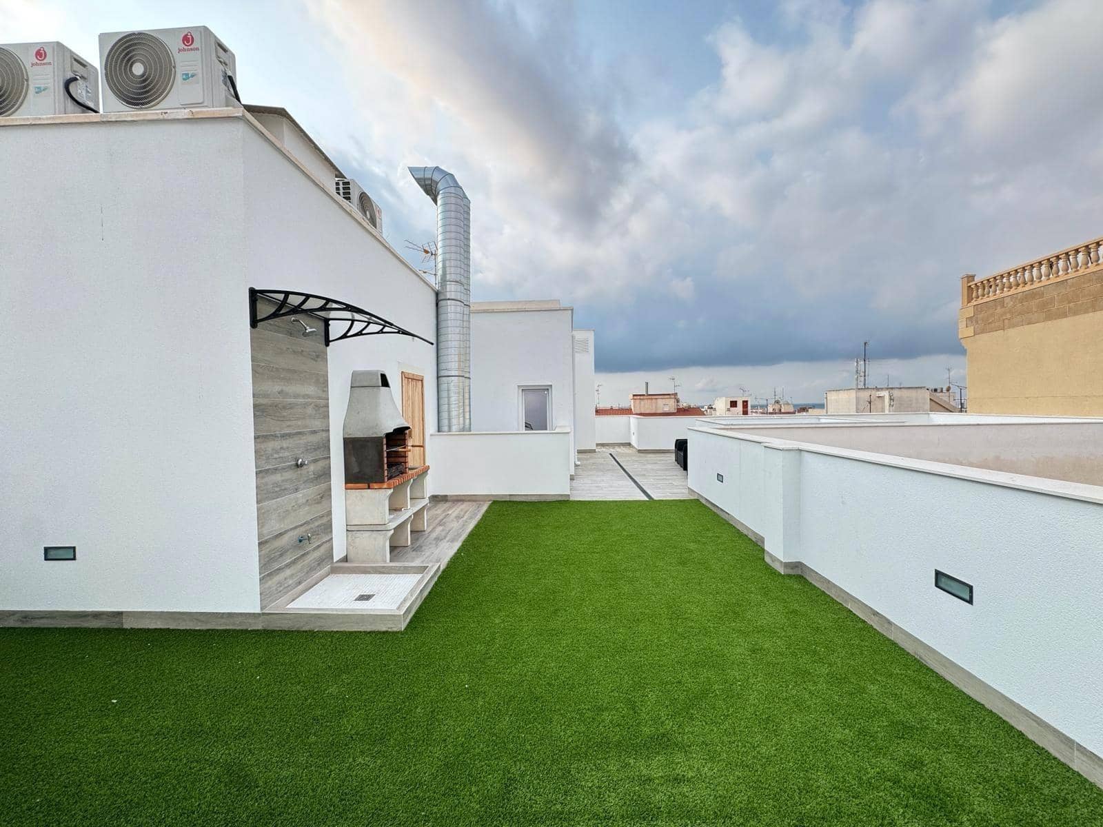 Apartamento de 2 habitaciones en Torrevieja en venta - 189.900 € (Ref: 9565413)