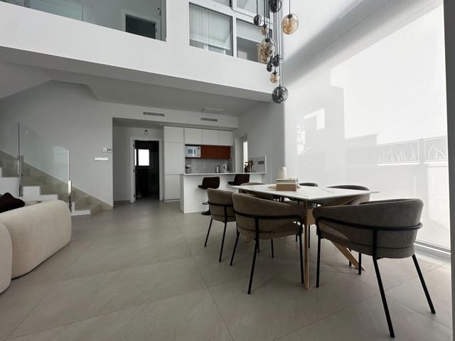 3 quarto Moradia para arrendar em Ciudad Quesada, Rojales com piscina garagem - 2 800 € (Ref: 9611706)