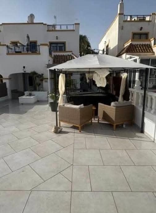 3 bedroom Bungalow for holiday rental in La Florida with pool - € 1,500 (Ref: 9611707)