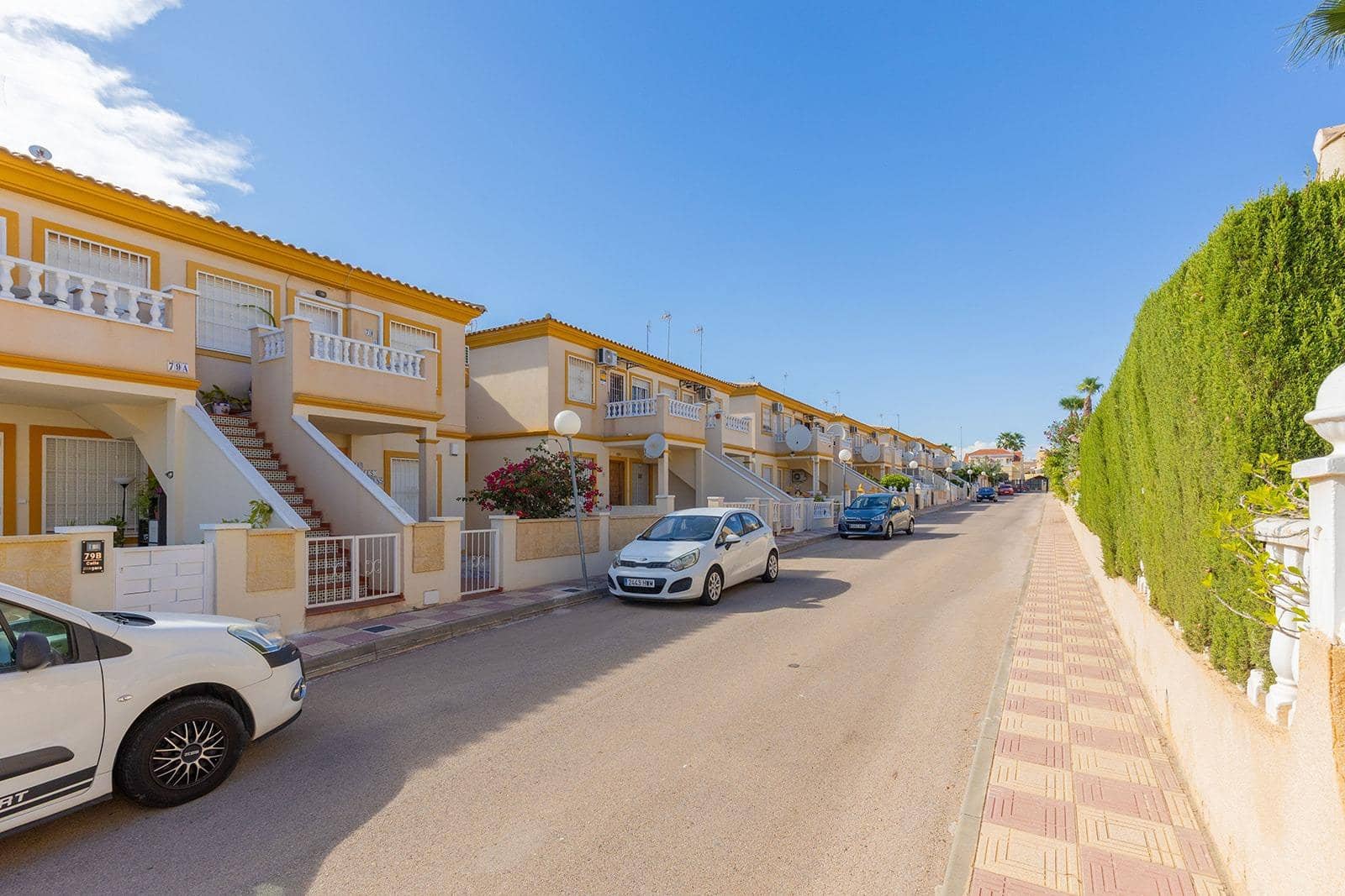 2 makuuhuone Rivitalo myytävänä paikassa Playa Flamenca mukana uima-altaan - 149 000 € (Ref: 9622419)