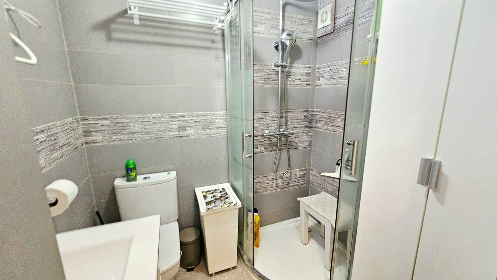 Piso de 2 habitaciones en Torrevieja en venta con piscina - 169.000 € (Ref: 9670886)