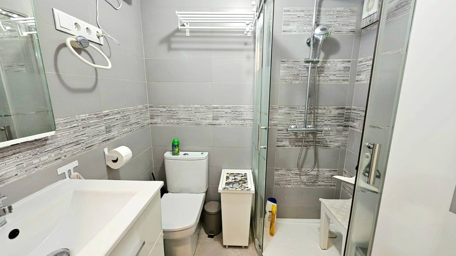 Piso de 2 habitaciones en Torrevieja en venta con piscina - 169.000 € (Ref: 9670886)