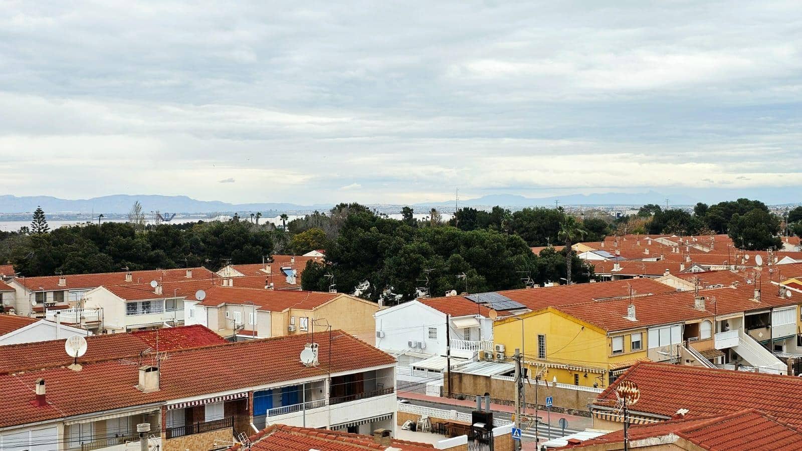 Piso de 2 habitaciones en Torrevieja en venta con piscina - 169.000 € (Ref: 9670886)