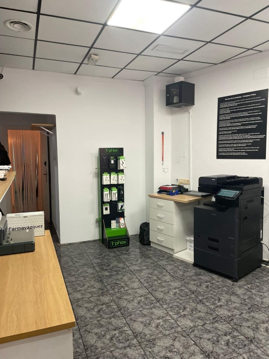 Local Commercial à louer à Torrevieja - 850 € (Ref: 9686752)