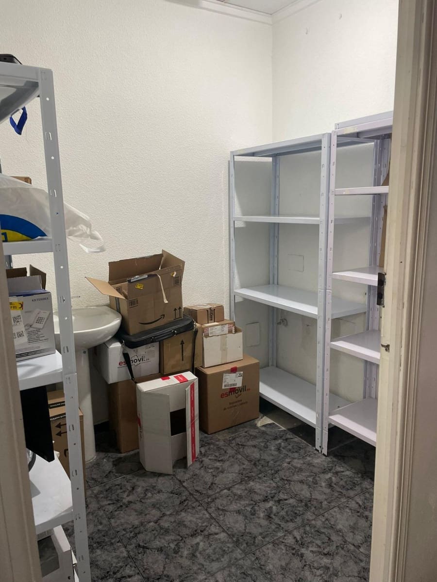 Local Commercial à louer à Torrevieja - 850 € (Ref: 9686752)