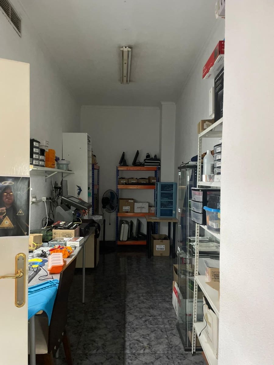 Local Commercial à louer à Torrevieja - 850 € (Ref: 9686752)