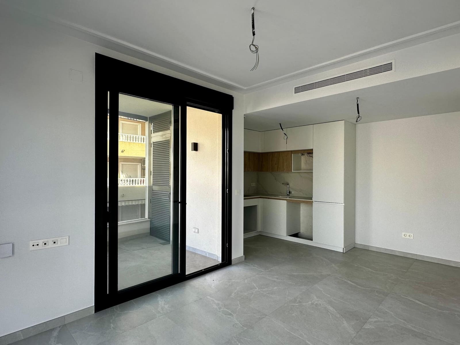 2 quarto Apartamento para venda em Torrevieja com piscina - 280 000 € (Ref: 9702105)