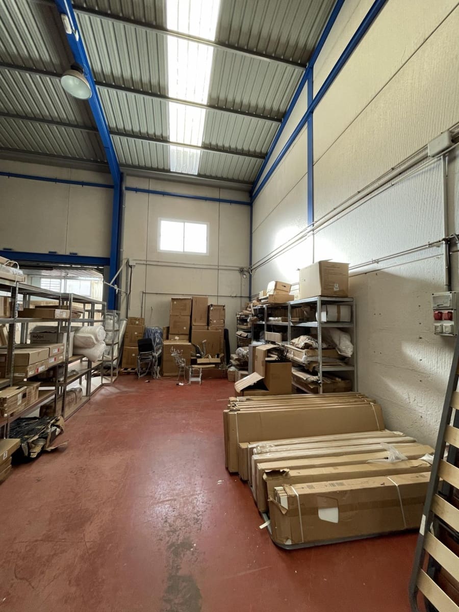 Kaupallinen vuokrattavana paikassa Torrevieja - 1 600 € (Ref: 9788548)