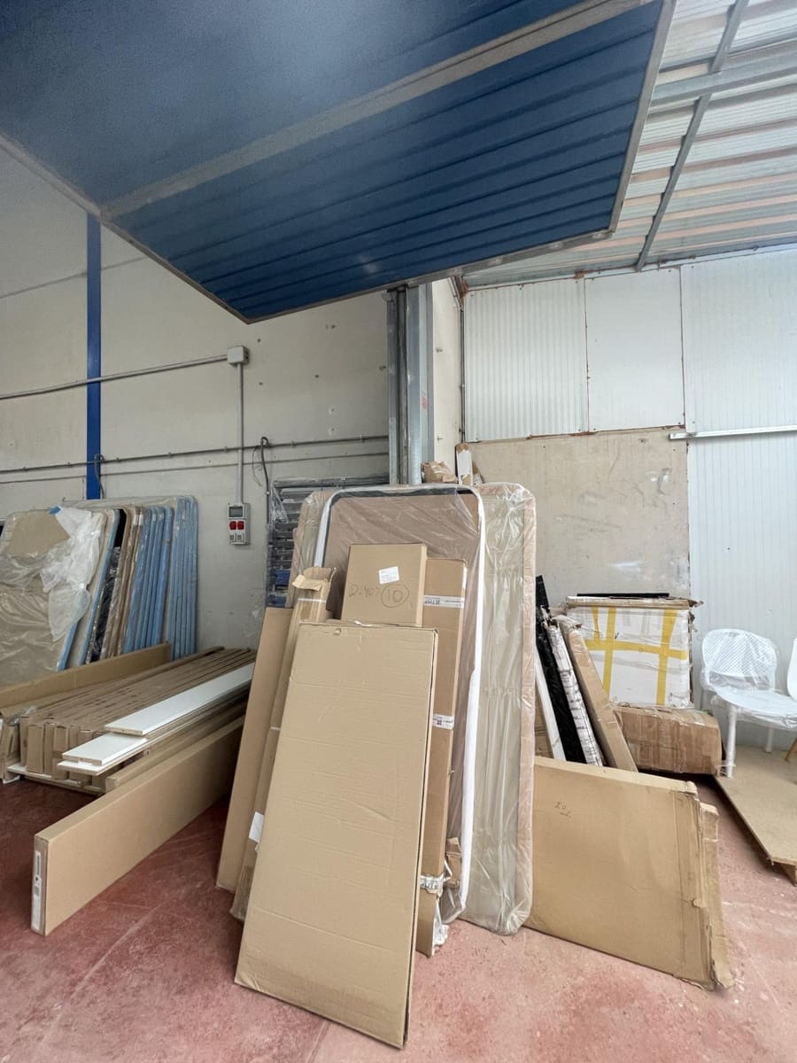 Kaupallinen vuokrattavana paikassa Torrevieja - 1 600 € (Ref: 9788548)