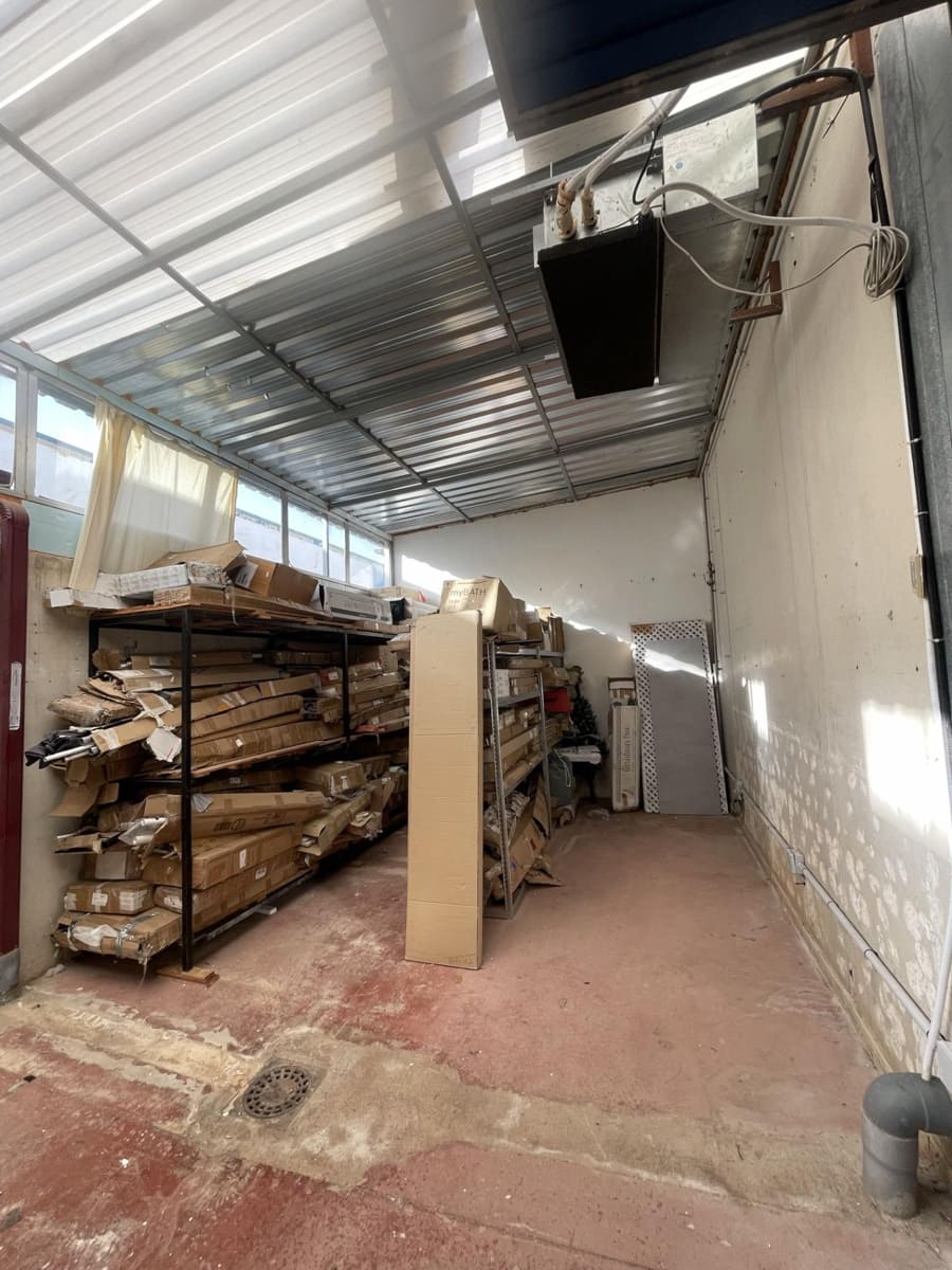 Kaupallinen vuokrattavana paikassa Torrevieja - 1 600 € (Ref: 9788548)