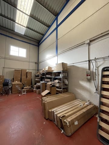 Kaupallinen vuokrattavana paikassa Parque de las Naciones, Torrevieja - 1 600 € (Ref: 9788548)