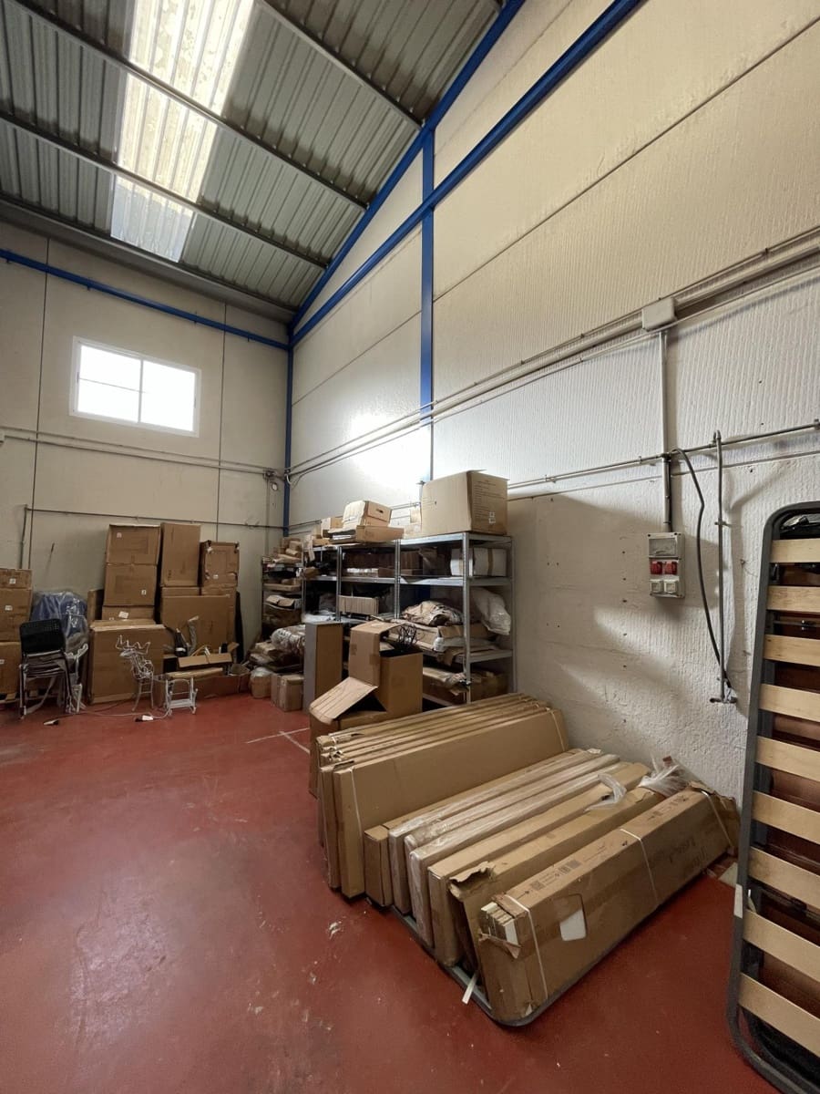 Kaupallinen vuokrattavana paikassa Torrevieja - 1 600 € (Ref: 9788548)