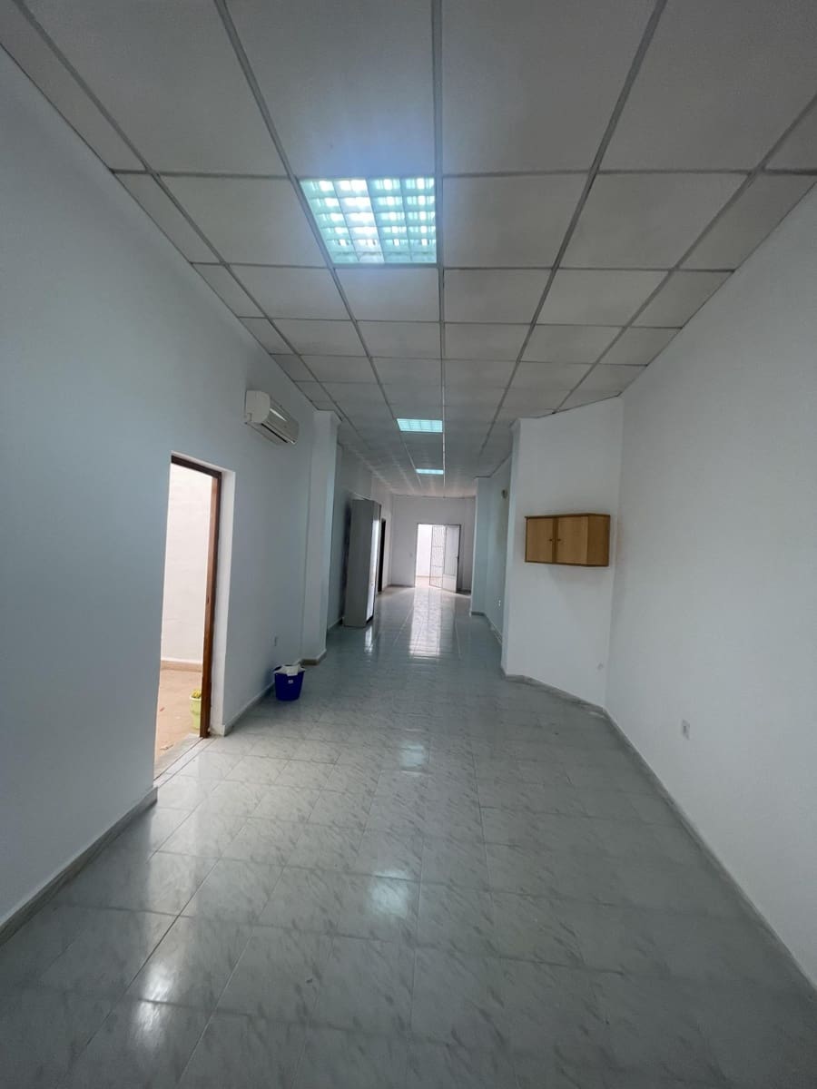 Commercial for sale in Torrevieja - € 120,000 (Ref: 9788549)