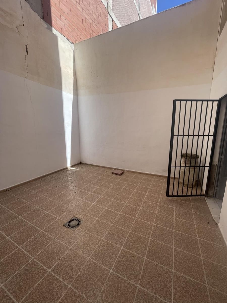 Commercial for sale in Torrevieja - € 120,000 (Ref: 9788549)