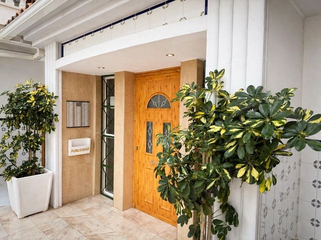 1 Zimmer Apartment zu verkaufen in Torrevieja mit Pool - 155.000 € (Ref: 9806632)