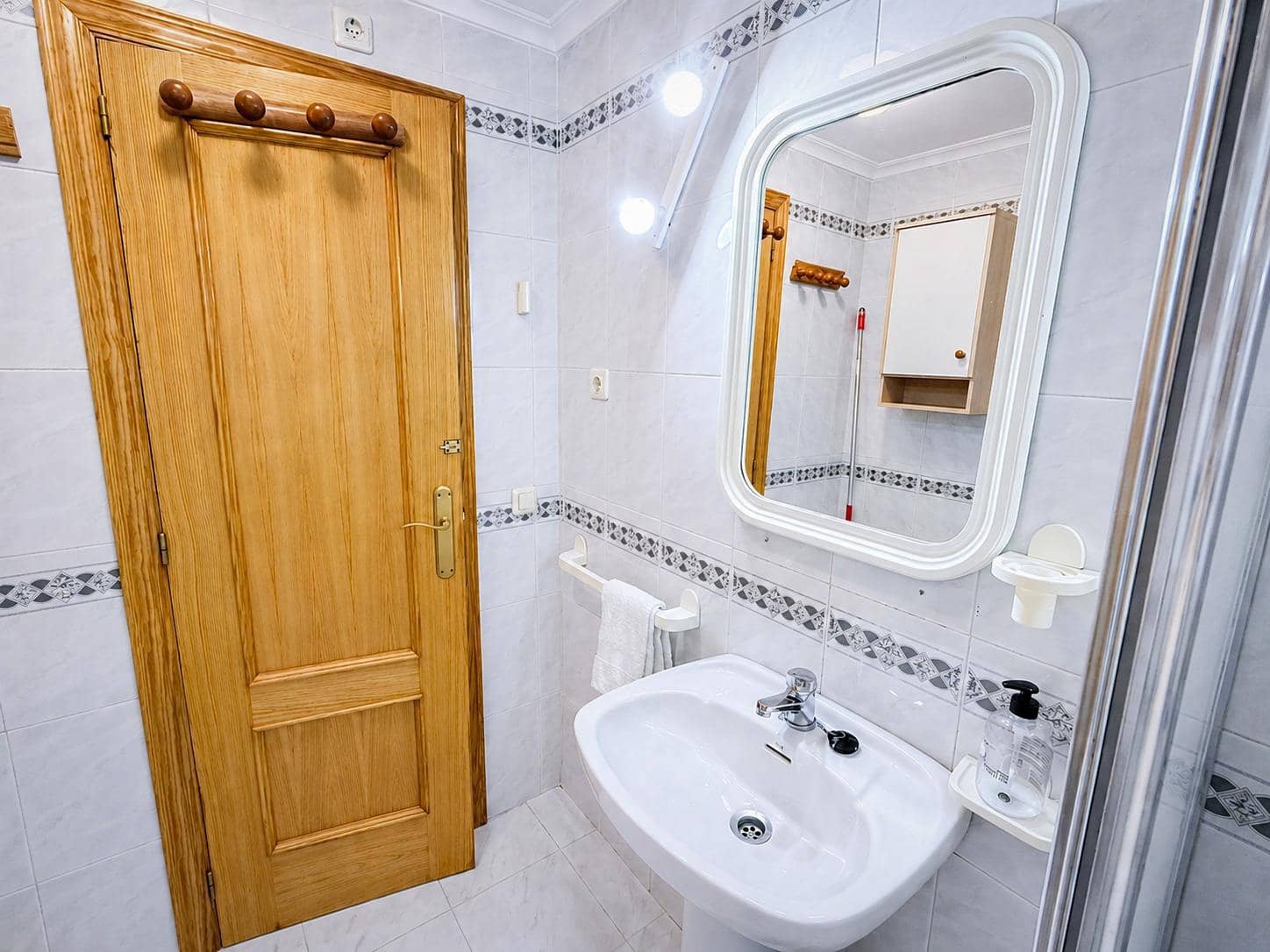 1 Zimmer Apartment zu verkaufen in Torrevieja mit Pool - 155.000 € (Ref: 9806632)