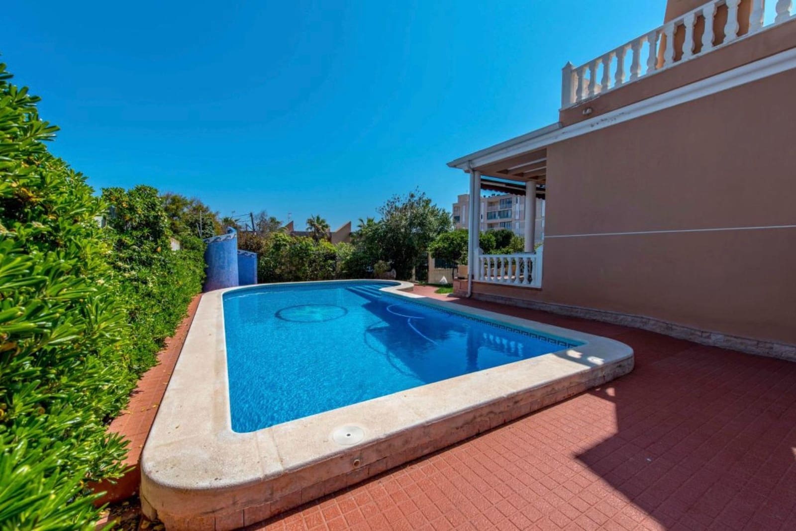 4 slaapkamer Villa te koop in Torrevieja met zwembad garage - € 950.000 (Ref: 9814399)