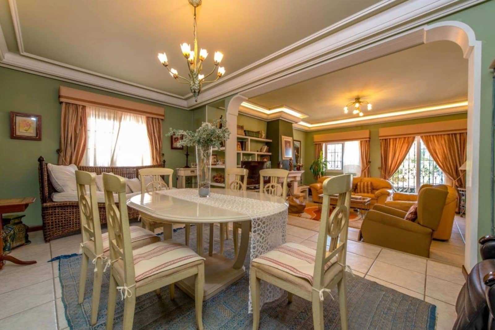 4 slaapkamer Villa te koop in Torrevieja met zwembad garage - € 950.000 (Ref: 9814399)