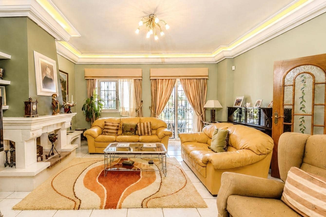 6 bedroom Villa for sale in Torrevieja with pool garage - € 950,000 (Ref: 9814399)