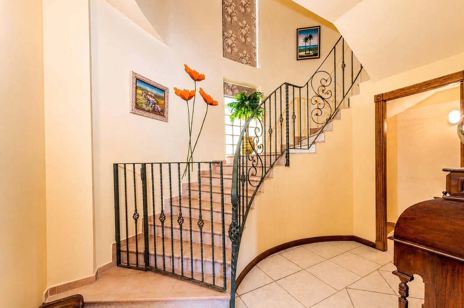 6 bedroom Villa for sale in Torrevieja with pool garage - € 950,000 (Ref: 9814399)
