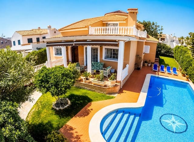6 chambre Villa/Maison à vendre à Torrevieja avec piscine garage - 950 000 € (Ref: 9814399)