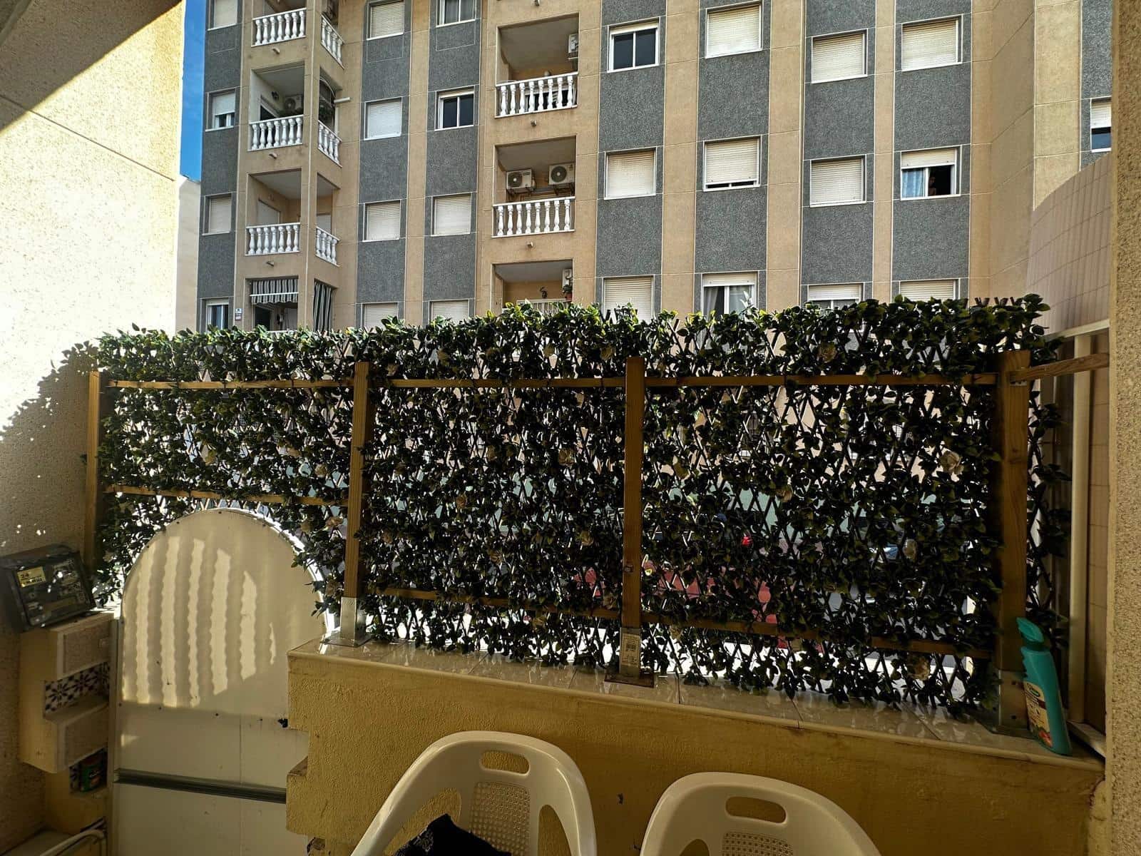 2 Zimmer Apartment zu verkaufen in Torrevieja - 140.000 € (Ref: 9816028)