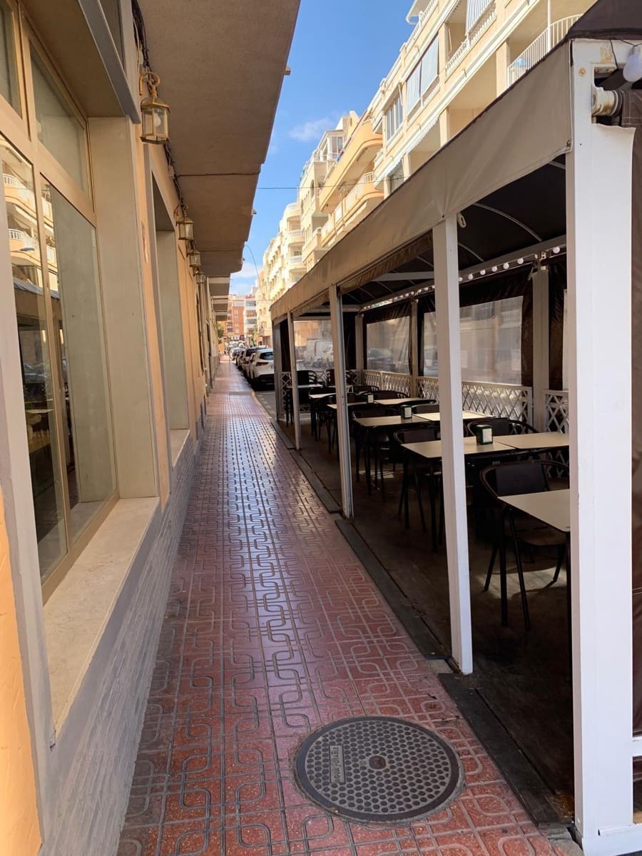 2 quarto Comercial para venda em Torrevieja - 43 000 € (Ref: 9823078)