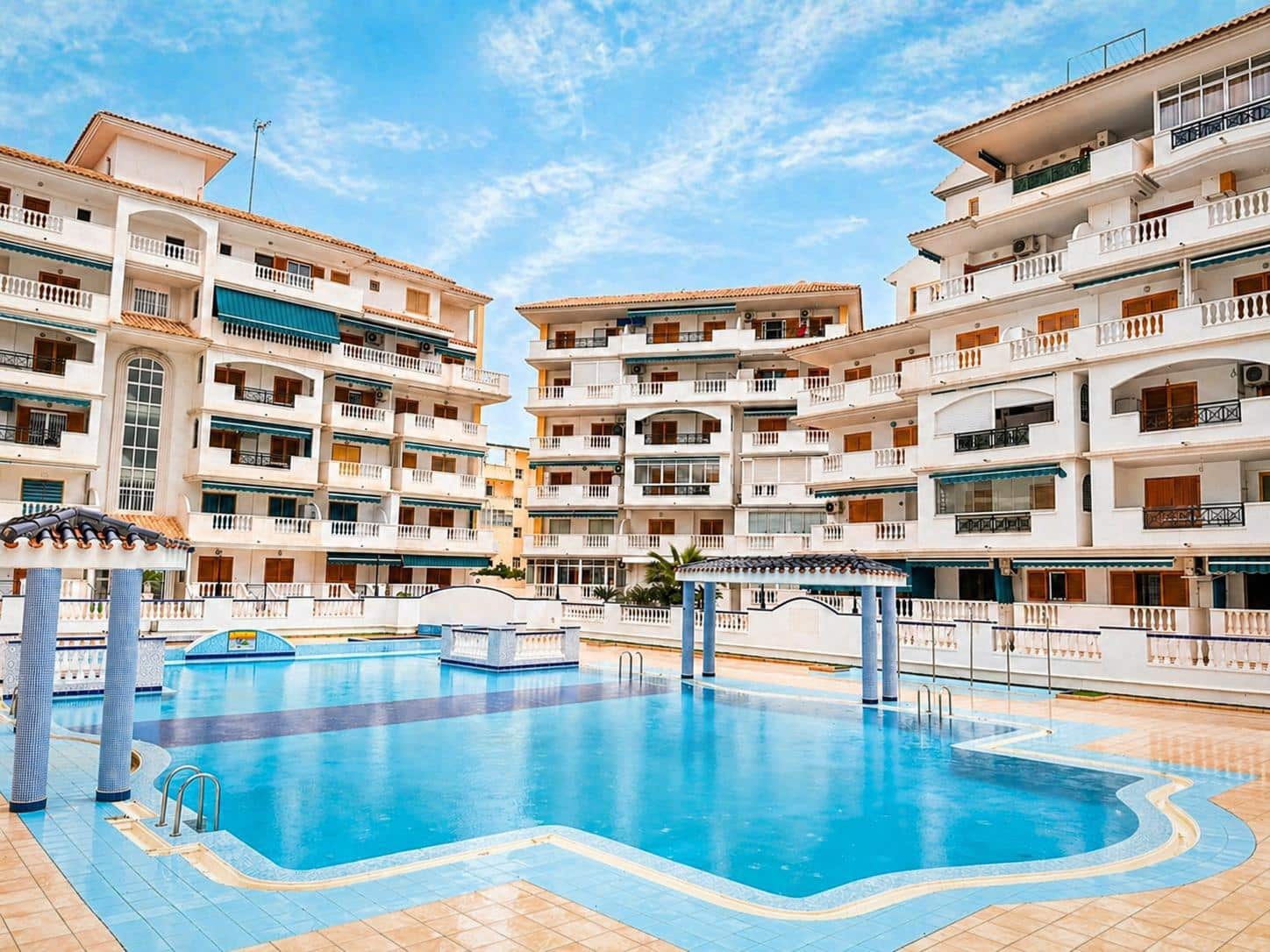 Apartamento de 1 habitación en Torrevieja en venta con piscina - 155.000 € (Ref: 9825434)