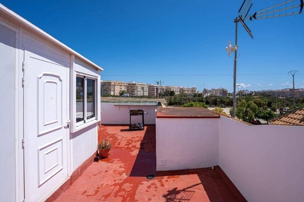 2 makuuhuone Rivitalo lomavuokrausta paikassa Torrevieja mukana uima-altaan - 560 € (Ref: 9843710)