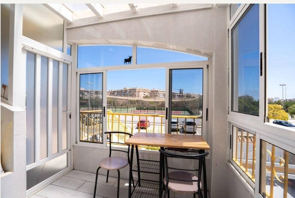 2 makuuhuone Rivitalo lomavuokrausta paikassa Torrevieja mukana uima-altaan - 560 € (Ref: 9843710)