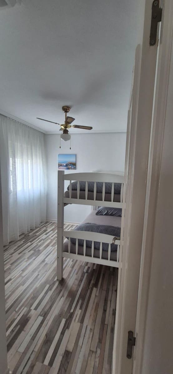 2 makuuhuone Rivitalo lomavuokrausta paikassa Torrevieja mukana uima-altaan - 560 € (Ref: 9843710)